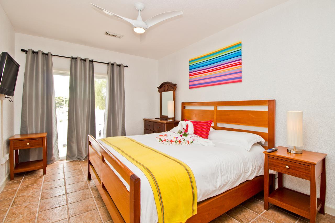 Banyan Bay Suites 圣佩德罗 外观 照片