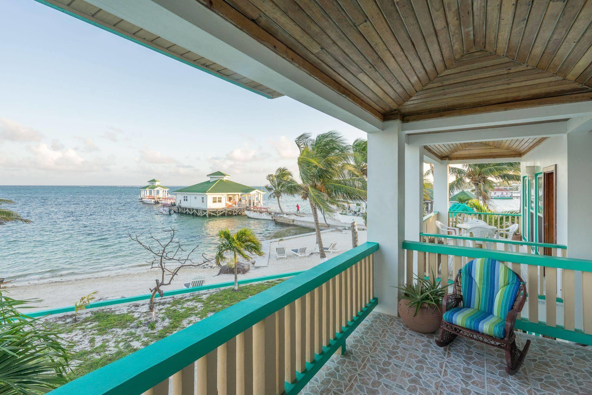 Banyan Bay Suites 圣佩德罗 外观 照片